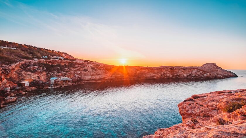 Ibiza au-delà des fêtes : découvrir l'autre visage de l'île